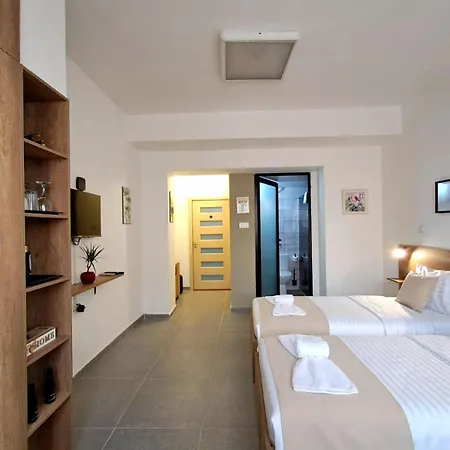 Centre Near Bus Station With Free Parking *