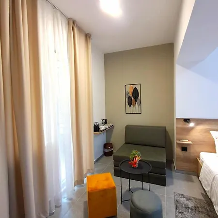 Centre Near Bus Station With Free Parking