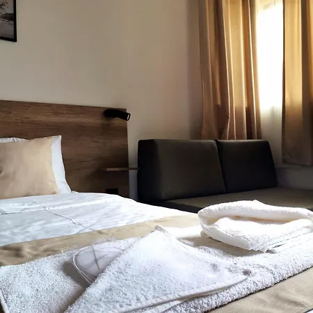 Centre Near Bus Station With Free Parking Apartment